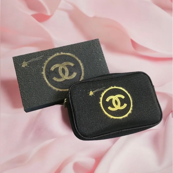 ✨ New Chanel Beauty holiday limited edition bag✨ - Picture 2 of 14